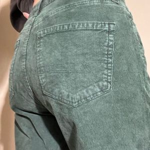 Corduroy Green MOM JEANS
Womens 2
American Eagle Super Stretch